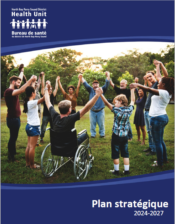 Personnes en cercle se tenant par la main